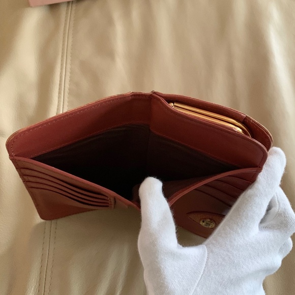 Miu Miu Croc Embossed Leather Twisted Lock Wallet - Picture 8 of 16